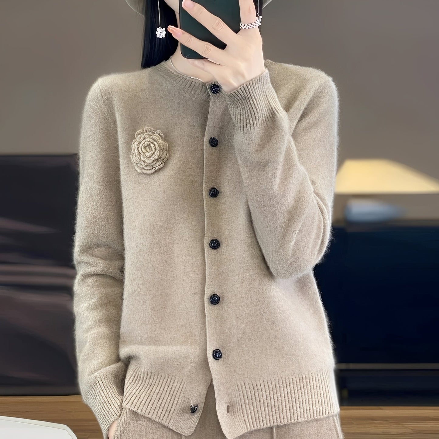 Helena - Dámské kašmírové svetry s květinovým designem