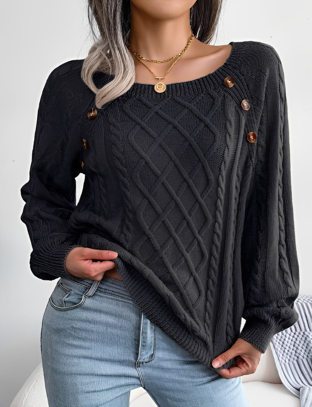 Sally - Dámský módní pletený svetr s ozdobným knoflíkovým vzorem