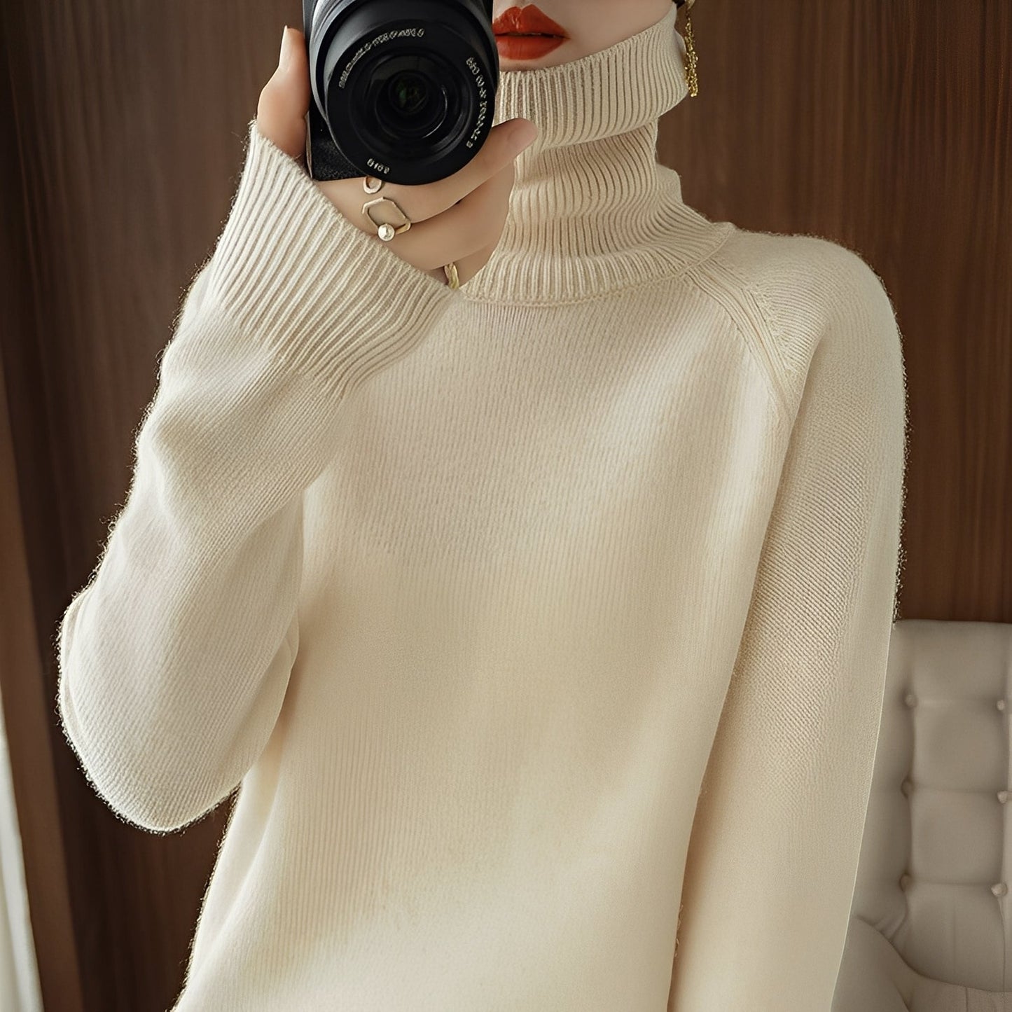 Kaycee - Moderní svetr s pleteným rolákem pro ženy