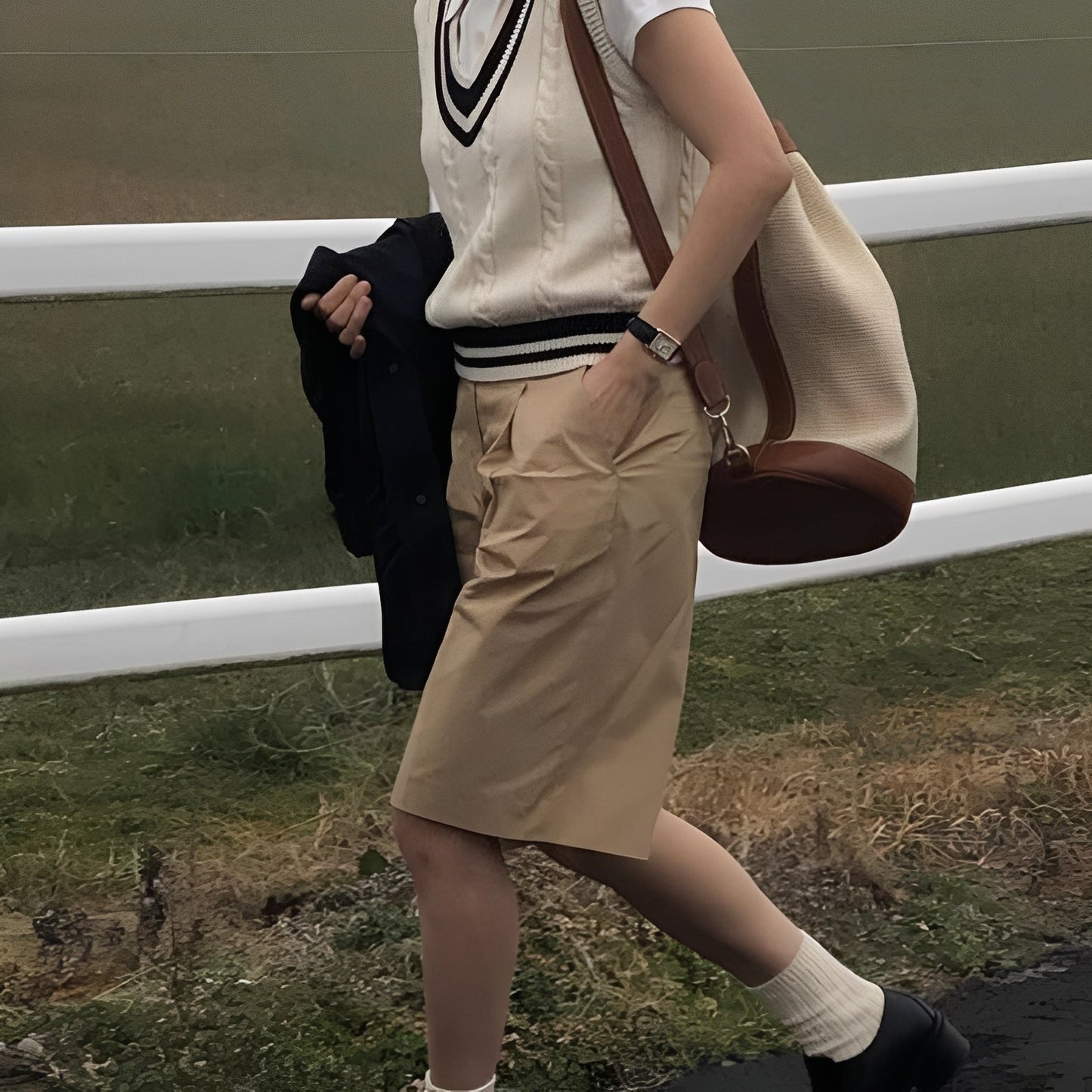 Leona - Tradiční pletená vesta s výstřihem do V pro ženy