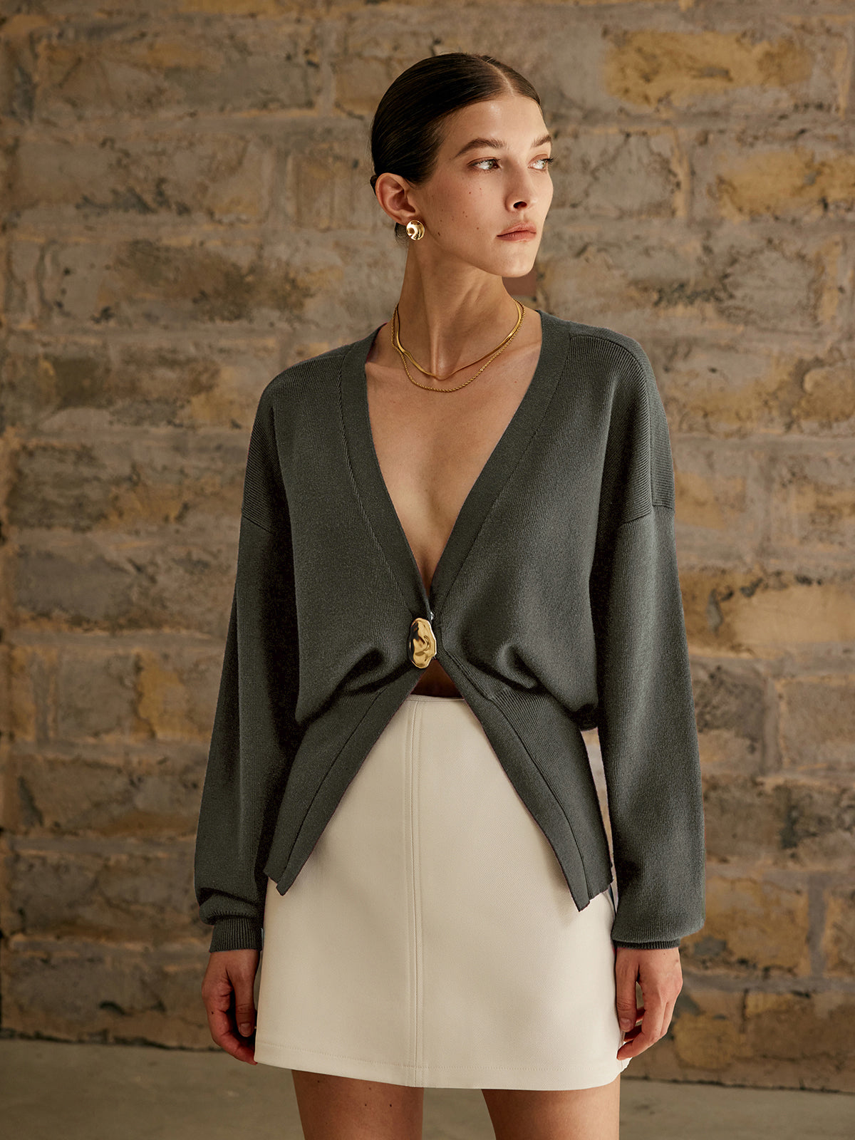 Clarissa – Strickjacka s zlatými knoflíky