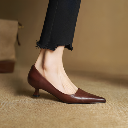 Rhea - Moderní kožené lodičky s ostrou špičkou pro ženy