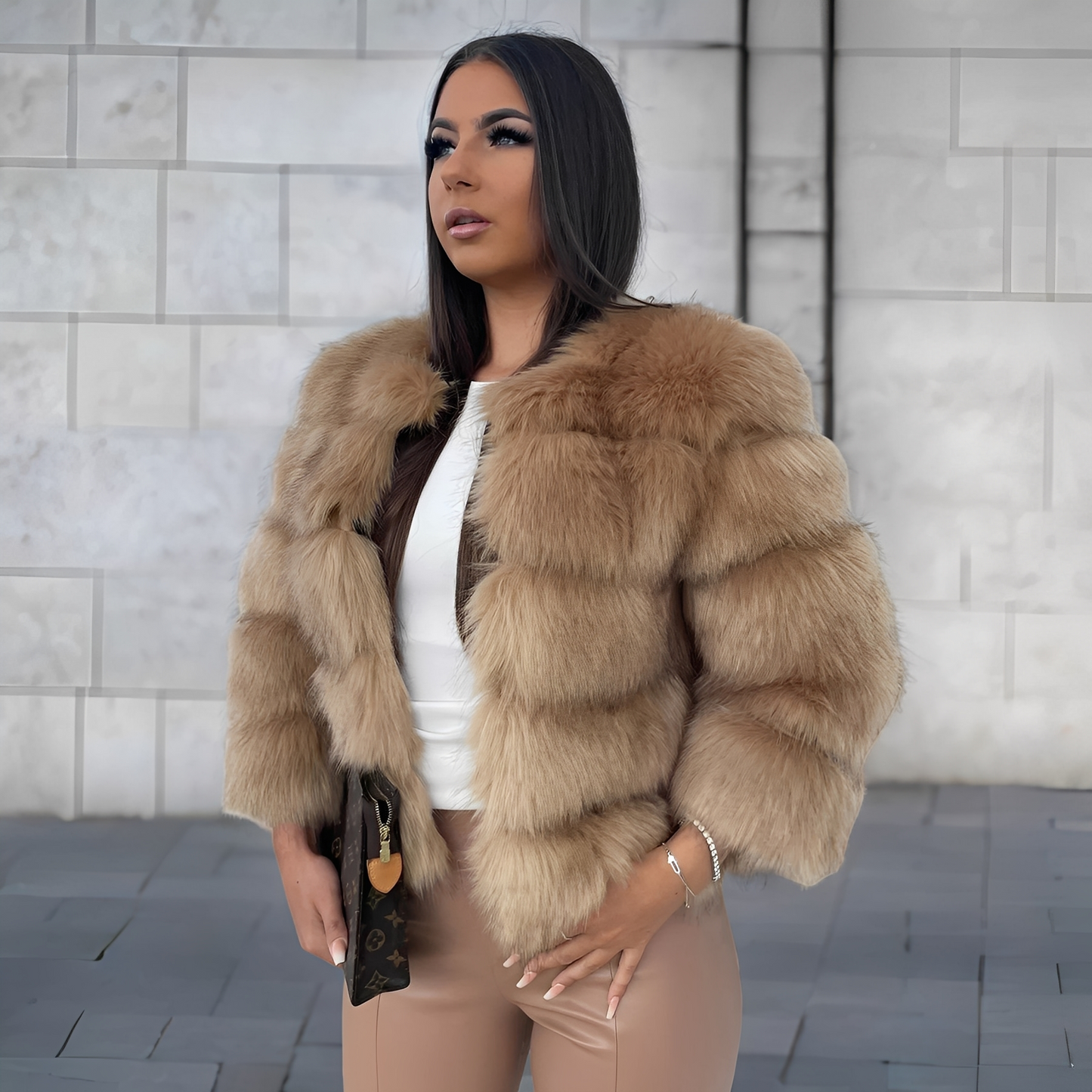 Amelia - Moderní, hřejivý kabát z umělé kožešiny pro ženy