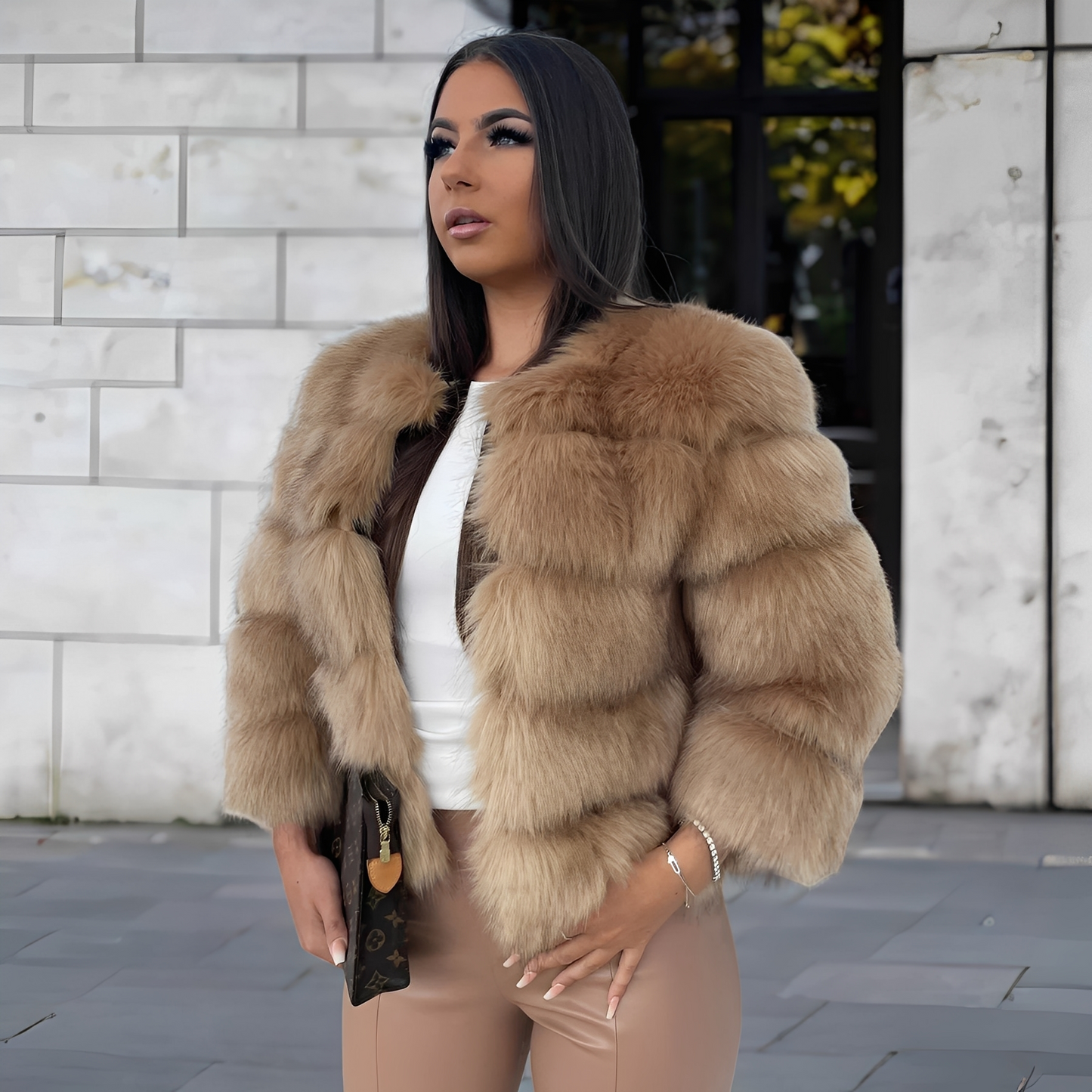 Amelia - Moderní, hřejivý kabát z umělé kožešiny pro ženy